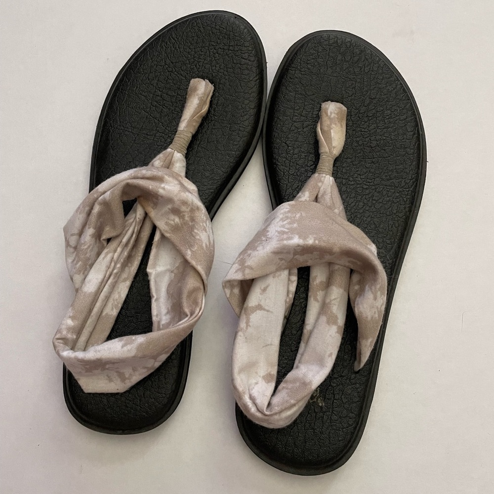 Sanuk yoga sandals